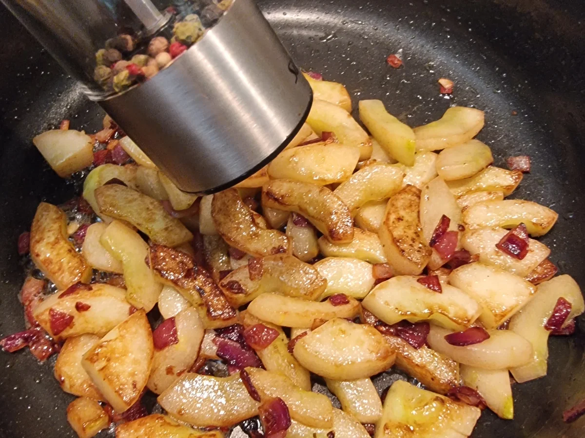 Rezept: Schmorgurken-Lachs-Pfanne Bild Nr. 16755 Schmorgurken-Lachs-Pfanne - Rezept - Bild Nr. 16755