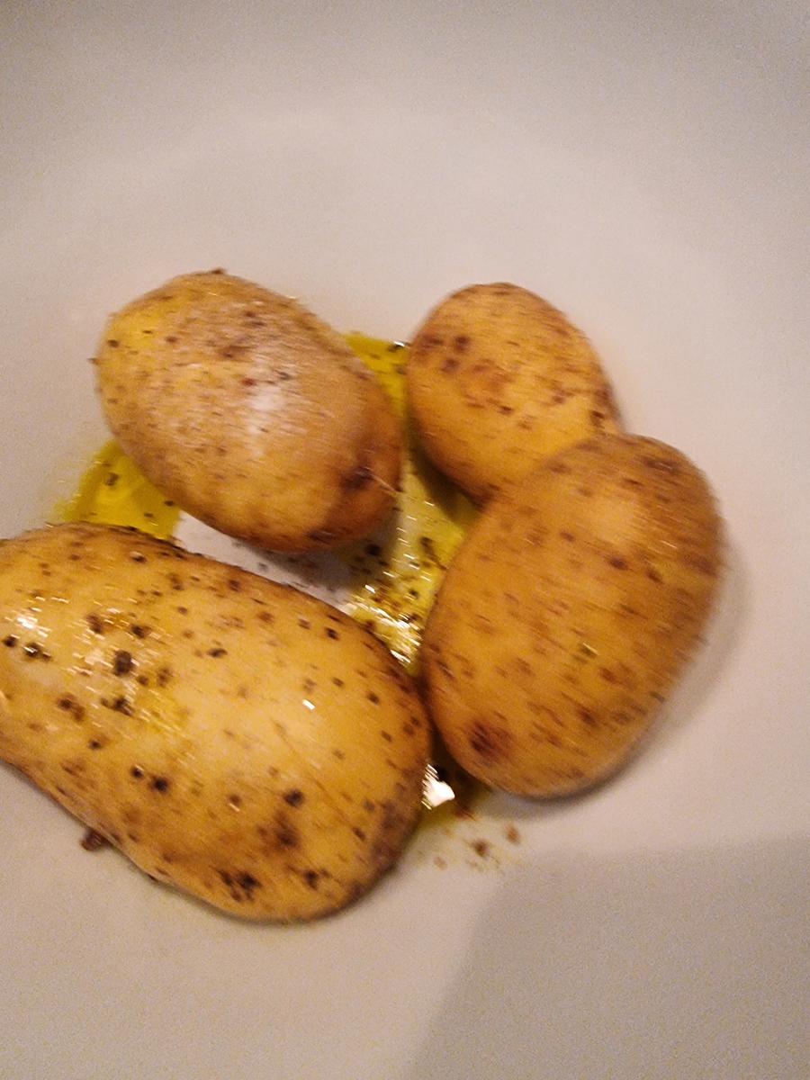 Ofenkartoffeln mit Lachs und Blattsalat-Mix - Rezept - Bild Nr. 16753