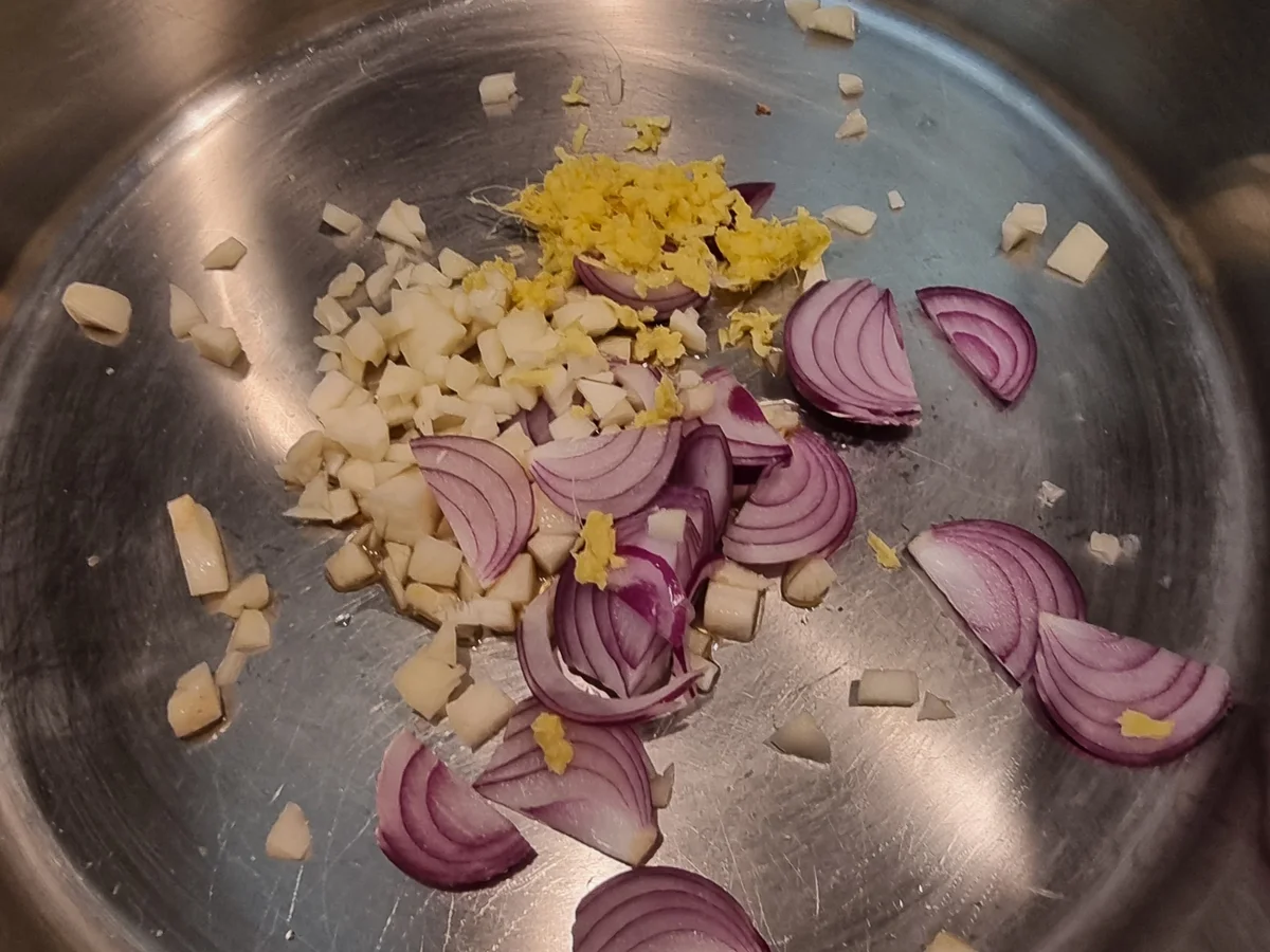 Kürbis-Suppe mit Spinat und Garnelen - Rezept - Bild Nr. 16755