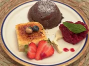 Crème brûlée-Schnitte mit Schokosouffle und Himbeersorbet - Rezept - Bild Nr. 16751