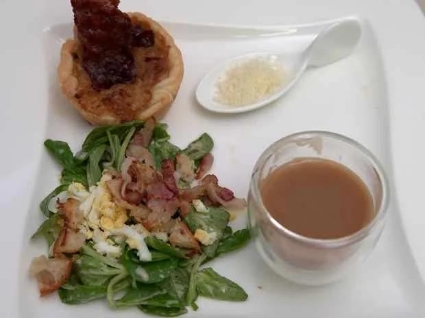 Basler Zwiebelwähe und Mehlsuppe mit Gruyère - Rezept - Bild Nr. 16751