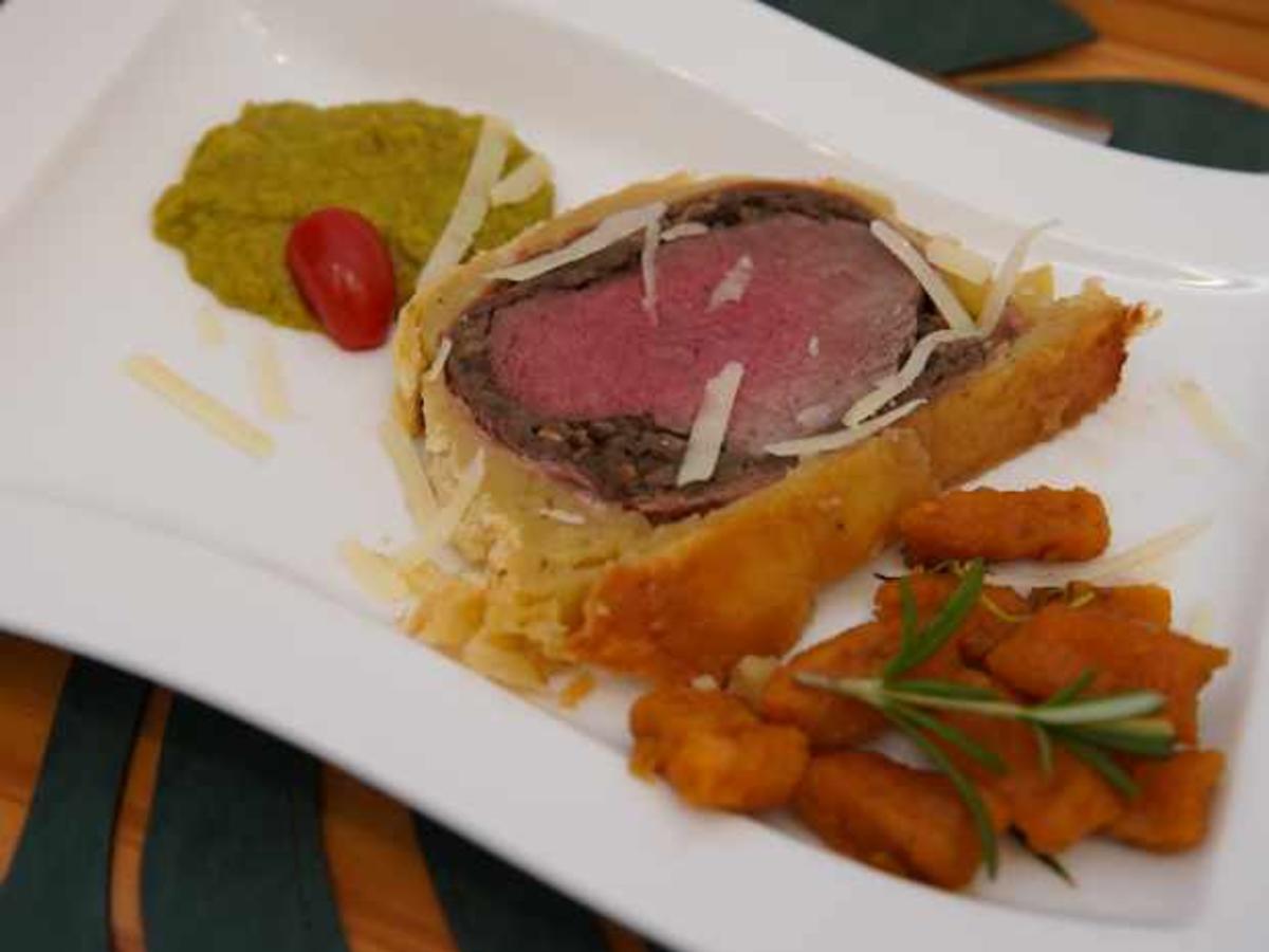 Beef Wellington, Erbsenpüree und Süßkartoffelgnocchi - Rezept - kochbar.de
