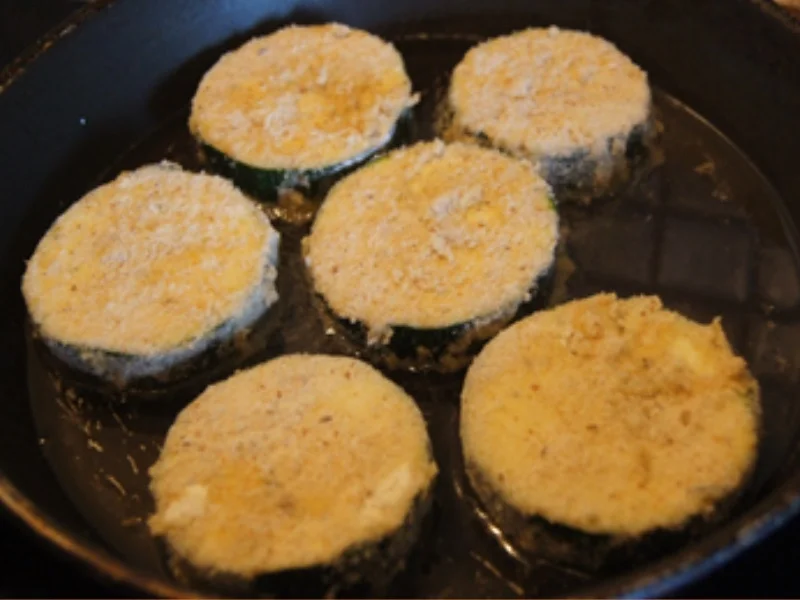 Zucchinischnitzel mit Kartoffelstampf und Feldsalat - Rezept - Bild Nr. 6