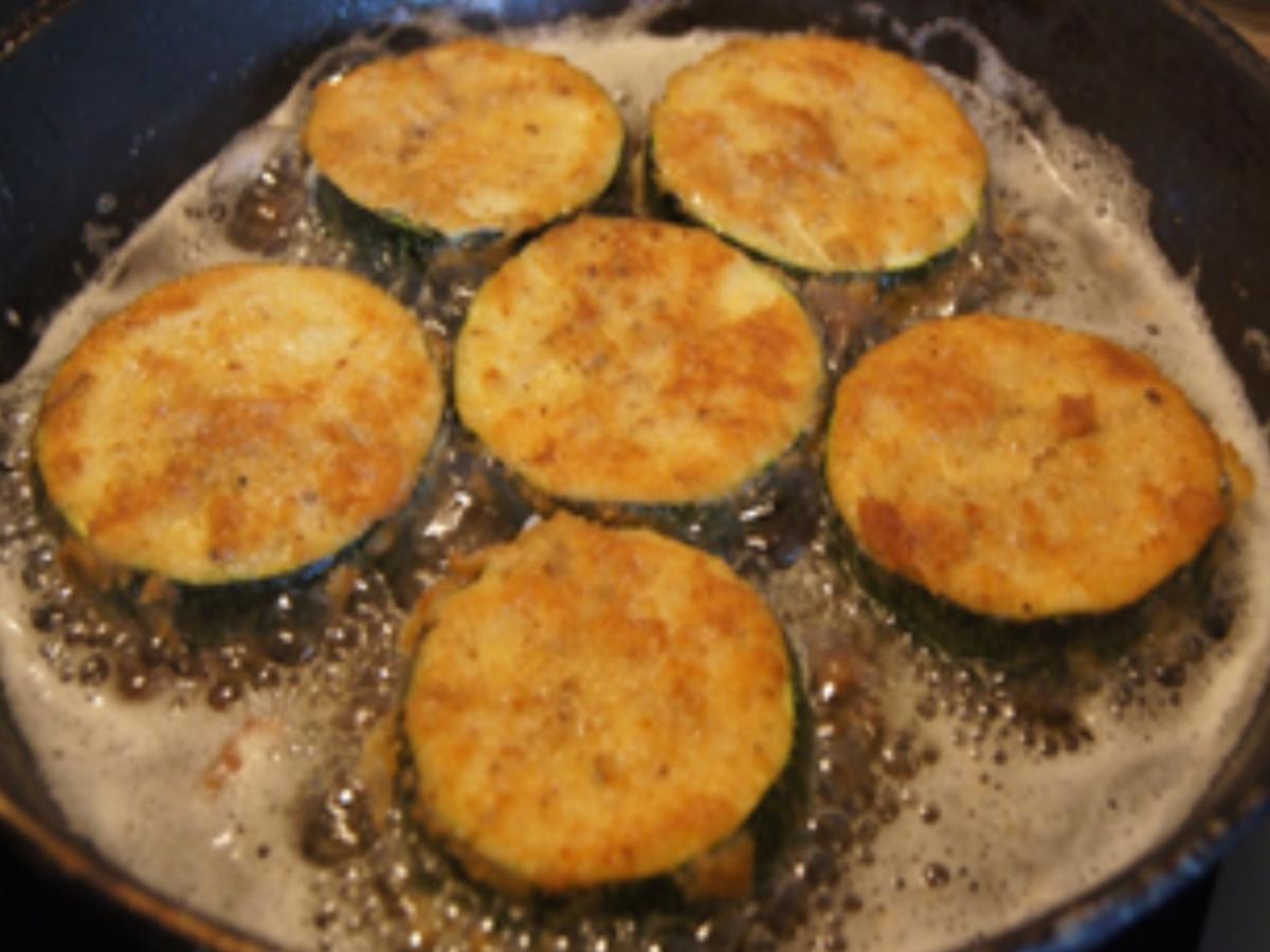 Zucchinischnitzel mit Kartoffelstampf und Feldsalat - Rezept - Bild Nr. 8