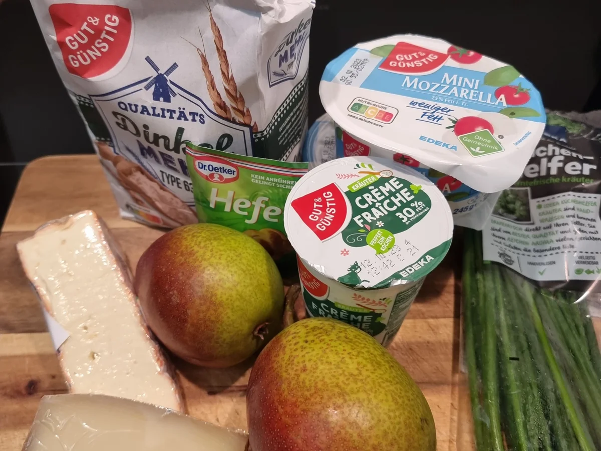 Rezept: Flammkuchen mit dreierlei Käse und Birne Bild Nr. 16752 Flammkuchen mit dreierlei Käse und Birne - Rezept - Bild Nr. 16752