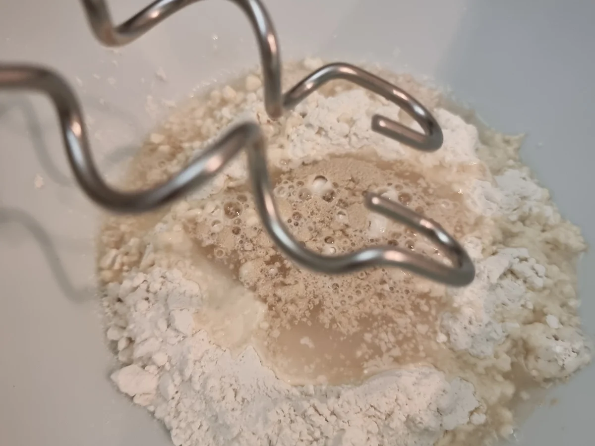 Rezept: Flammkuchen mit dreierlei Käse und Birne Bild Nr. 16754 Flammkuchen mit dreierlei Käse und Birne - Rezept - Bild Nr. 16754