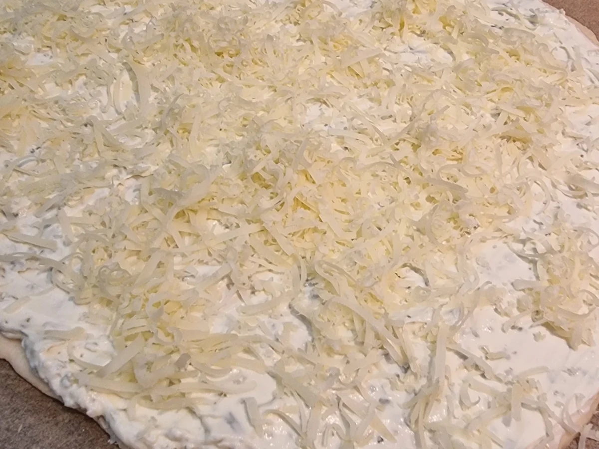 Rezept: Flammkuchen mit dreierlei Käse und Birne Bild Nr. 16761 Flammkuchen mit dreierlei Käse und Birne - Rezept - Bild Nr. 16761