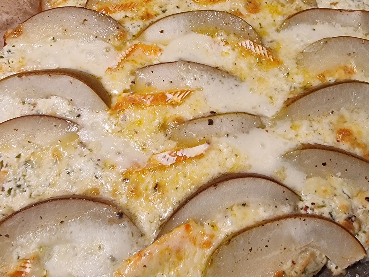 Rezept: Flammkuchen mit dreierlei Käse und Birne Bild Nr. 16763 Flammkuchen mit dreierlei Käse und Birne - Rezept - Bild Nr. 16763