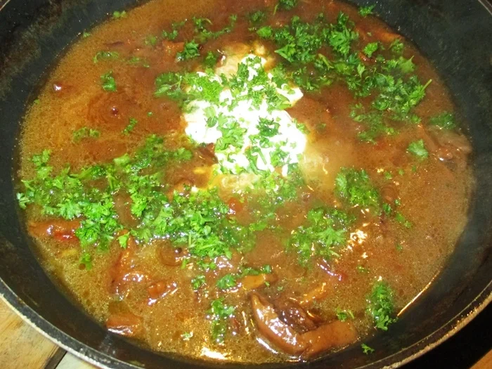 Hühnchenkeulen in Pfifferlingssoße - Rezept - Bild Nr. 16757