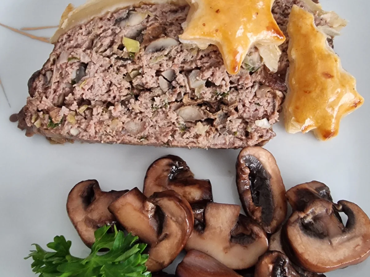 Herbstlicher Hackbraten unter der Blätterteighaube - Rezept - Bild Nr. 16751