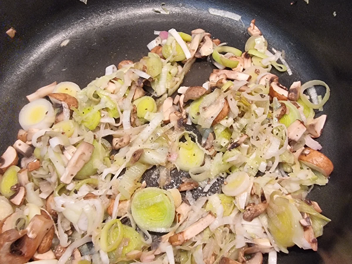 Herbstlicher Hackbraten unter der Blätterteighaube - Rezept - Bild Nr. 16756