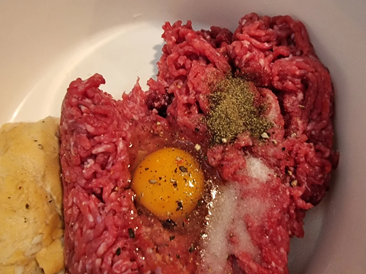 Herbstlicher Hackbraten unter der Blätterteighaube - Rezept - Bild Nr. 16758