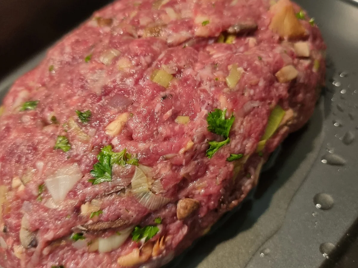 Herbstlicher Hackbraten unter der Blätterteighaube - Rezept - Bild Nr. 16761