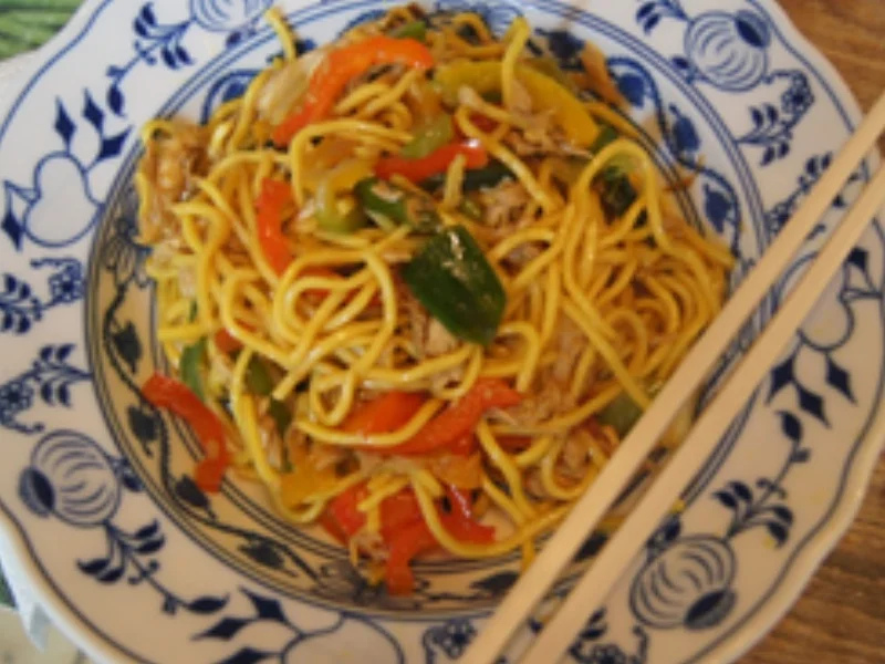 Chow Mein mit Paprikamix und Hähnchenfleisch - Rezept - Bild Nr. 16762