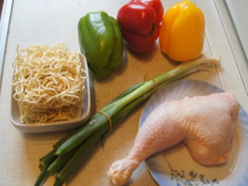 Chow Mein mit Paprikamix und Hähnchenfleisch - Rezept - Bild Nr. 16763