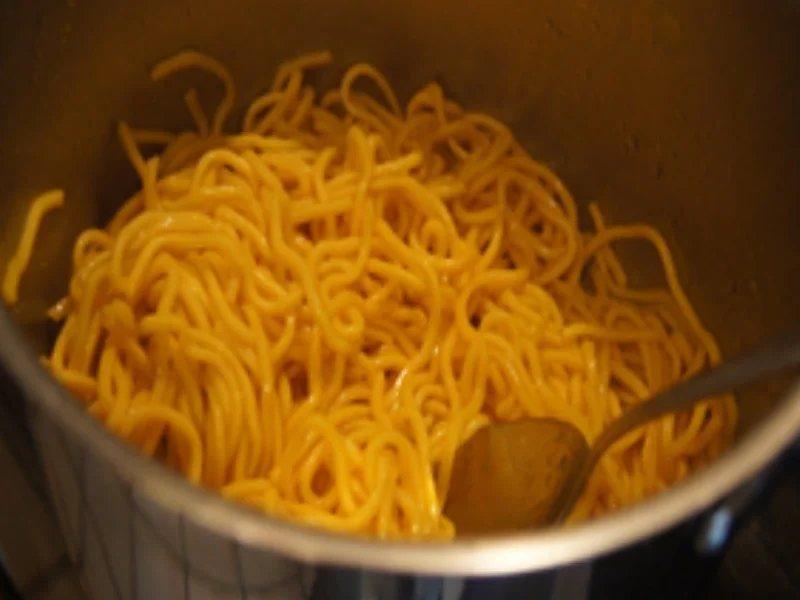 Chow Mein mit Paprikamix und Hähnchenfleisch - Rezept - Bild Nr. 16765