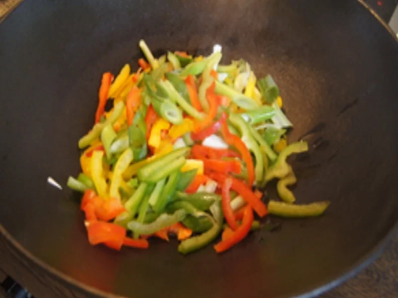 Chow Mein mit Paprikamix und Hähnchenfleisch - Rezept - Bild Nr. 16767