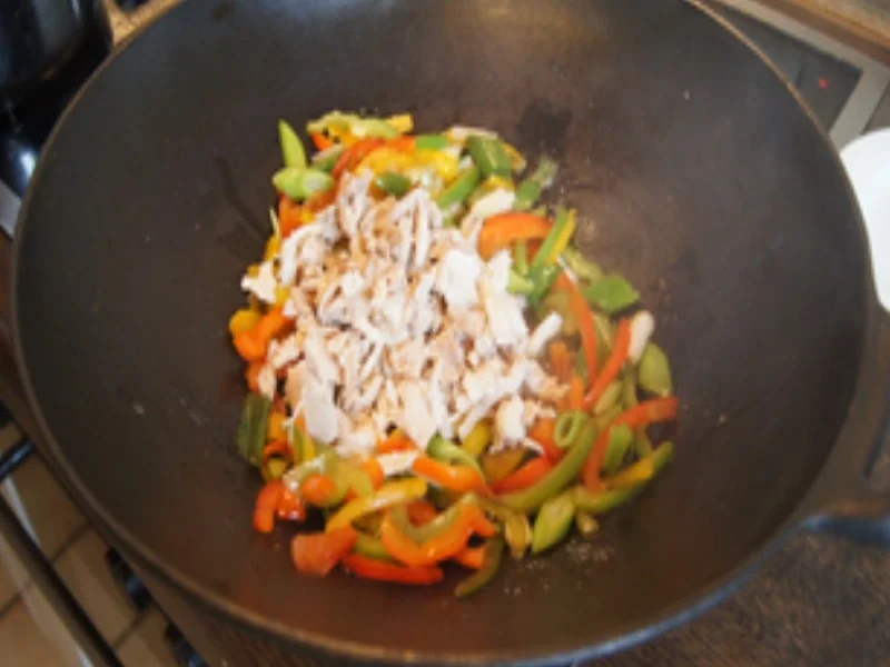 Chow Mein mit Paprikamix und Hähnchenfleisch - Rezept - Bild Nr. 16768