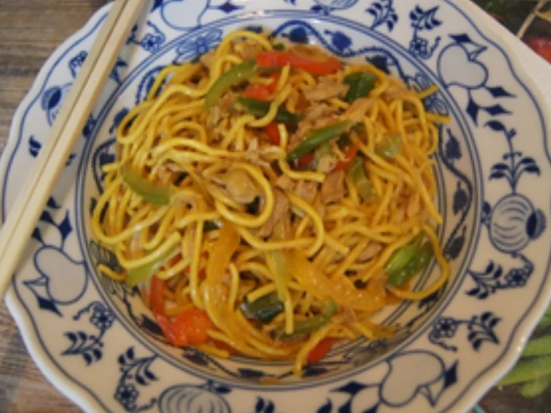 Chow Mein mit Paprikamix und Hähnchenfleisch - Rezept - Bild Nr. 16770