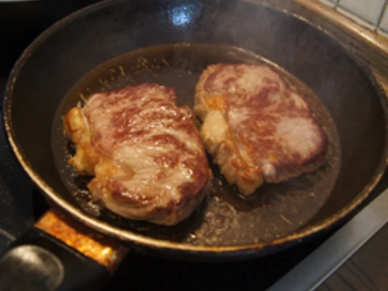 Rumpsteak mit Röstzwiebeln, Kräuterbutter und Pommes Frites - Rezept - Bild Nr. 5