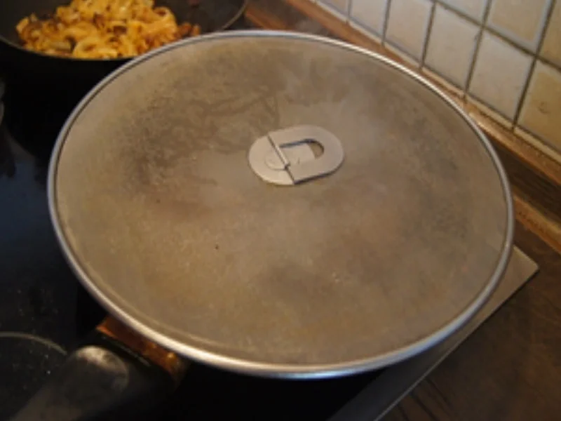 Rumpsteak mit Röstzwiebeln, Kräuterbutter und Pommes Frites - Rezept - Bild Nr. 6