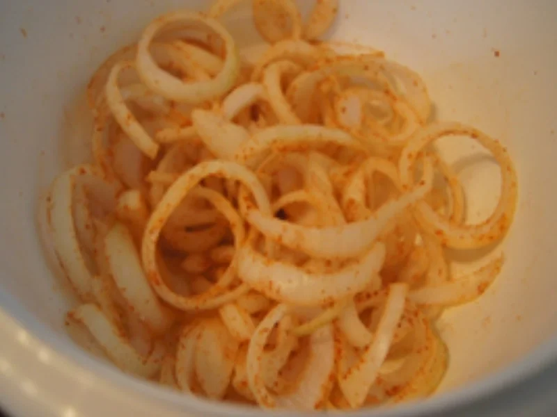 Rumpsteak mit Röstzwiebeln, Kräuterbutter und Pommes Frites - Rezept - Bild Nr. 7