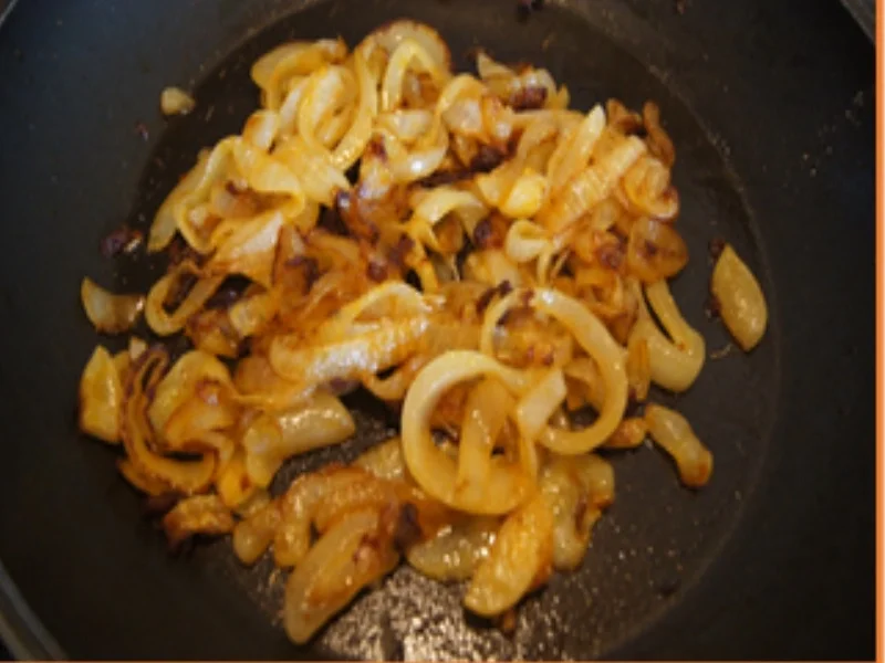 Rumpsteak mit Röstzwiebeln, Kräuterbutter und Pommes Frites - Rezept - Bild Nr. 10