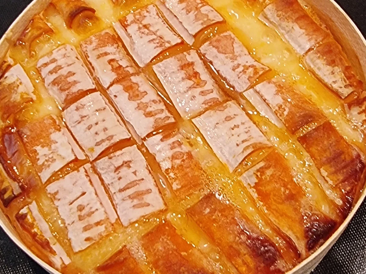 Rezept: Ofen Camembert mit Preiselbeer-Vinaigrette Bild Nr. 16766 Ofen Camembert mit Preiselbeer-Vinaigrette - Rezept - Bild Nr. 16766