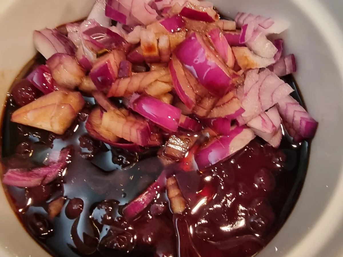 Rezept: Ofen Camembert mit Preiselbeer-Vinaigrette Bild Nr. 16768 Ofen Camembert mit Preiselbeer-Vinaigrette - Rezept - Bild Nr. 16768