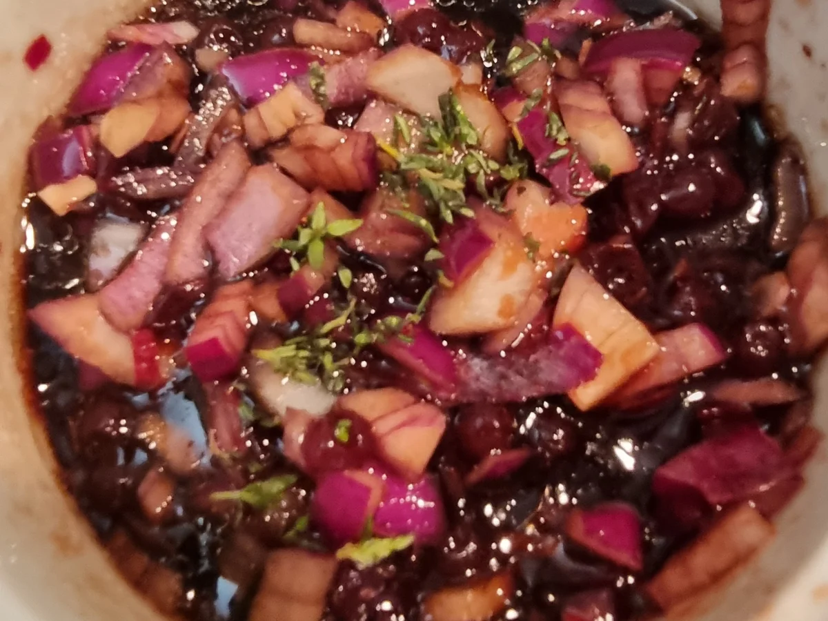 Rezept: Ofen Camembert mit Preiselbeer-Vinaigrette Bild Nr. 16769 Ofen Camembert mit Preiselbeer-Vinaigrette - Rezept - Bild Nr. 16769