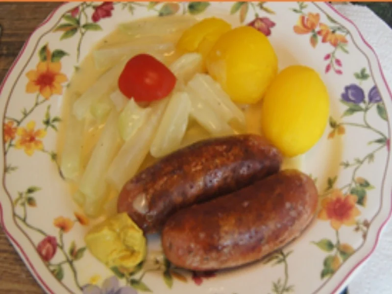 Rezept: Bratwurst mit Rahm-Kohlrabi und Kartoffeln Bild Nr. 2 Bratwurst mit Rahm-Kohlrabi und Kartoffeln - Rezept - Bild Nr. 2