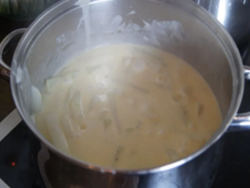 Rezept: Bratwurst mit Rahm-Kohlrabi und Kartoffeln Bild Nr. 7 Bratwurst mit Rahm-Kohlrabi und Kartoffeln - Rezept - Bild Nr. 7