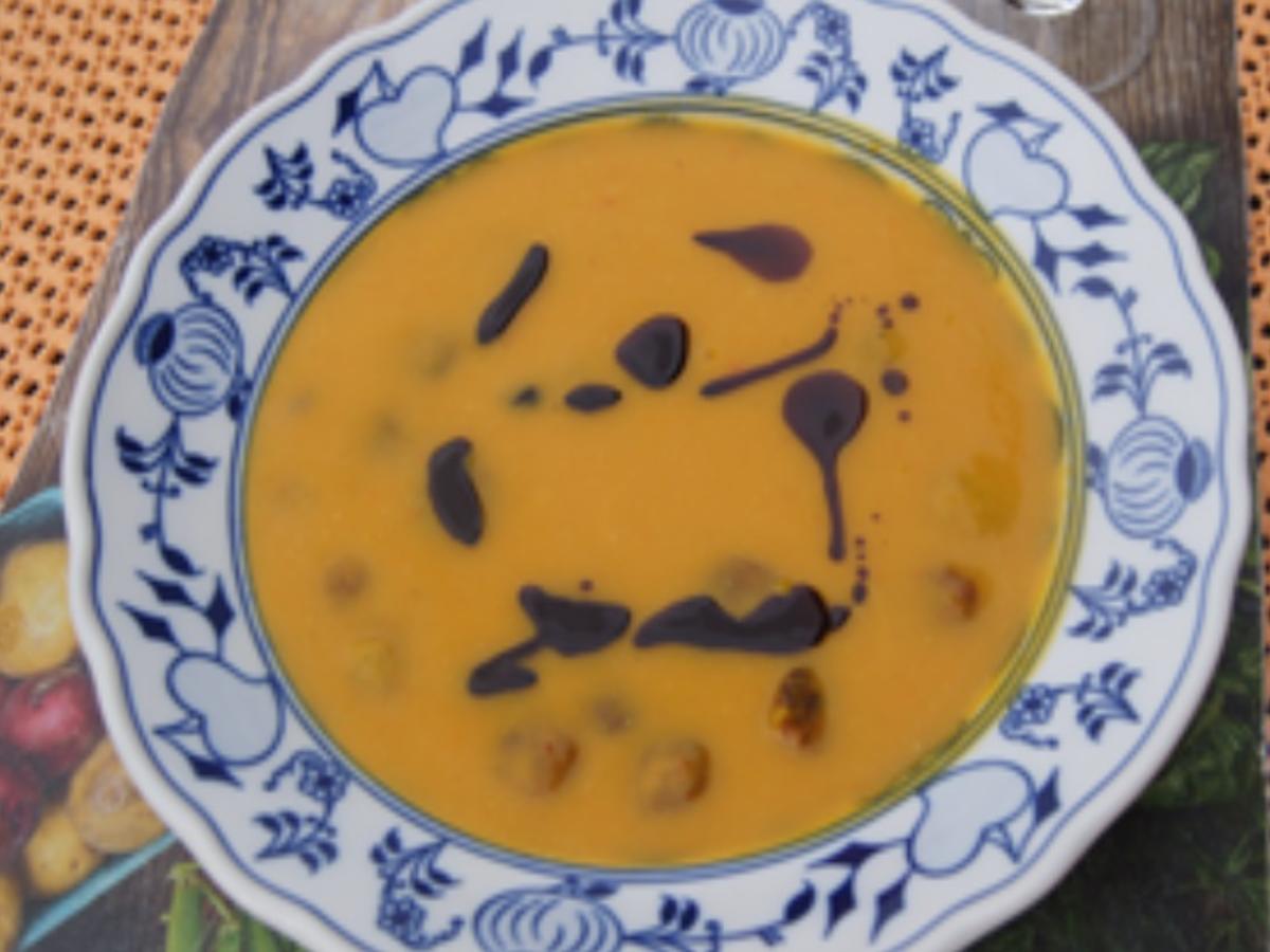 Asiatisch gewürzte Kürbissuppe mit Nürnberger Bratwürstcheneinlage - Rezept - Bild Nr. 2