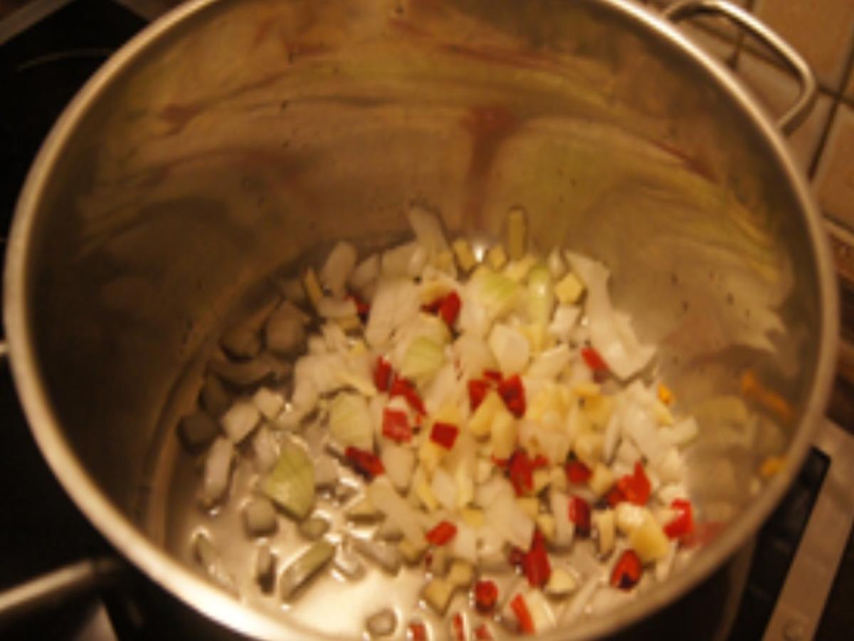 Asiatisch gewürzte Kürbissuppe mit Nürnberger Bratwürstcheneinlage - Rezept - Bild Nr. 6