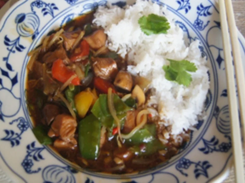 Chinapfanne mit Hähnchenfleisch und Gemüsemix und Basmatireis - Rezept - Bild Nr. 16767