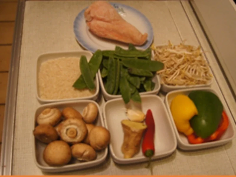 Chinapfanne mit Hähnchenfleisch und Gemüsemix und Basmatireis - Rezept - Bild Nr. 16768