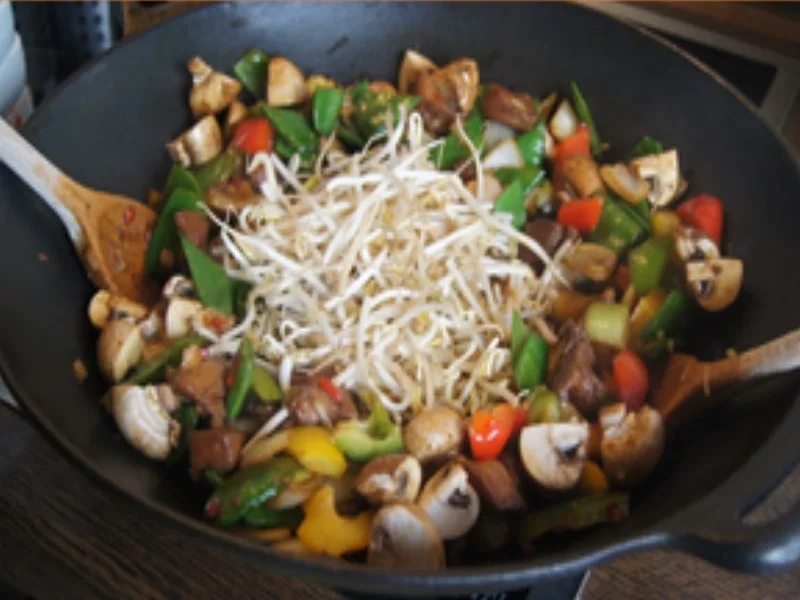 Chinapfanne mit Hähnchenfleisch und Gemüsemix und Basmatireis - Rezept - Bild Nr. 16783