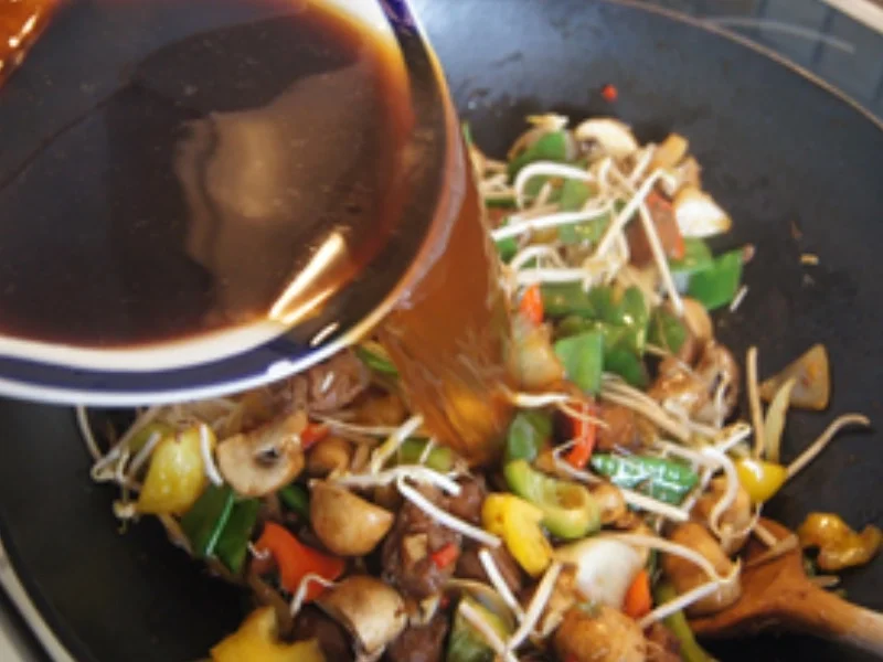 Chinapfanne mit Hähnchenfleisch und Gemüsemix und Basmatireis - Rezept - Bild Nr. 16784