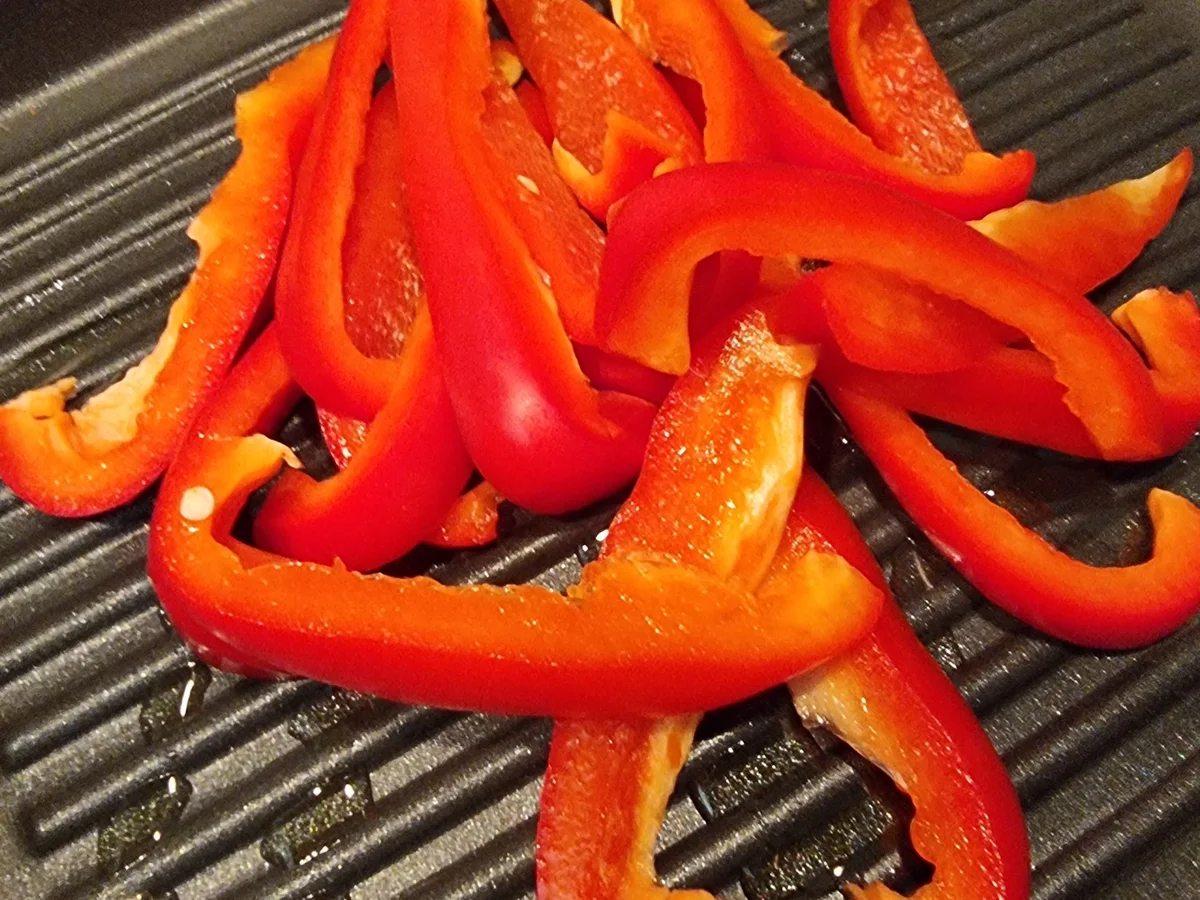 Pizza mit gegrilltem Gemüse - Rezept - Bild Nr. 16774