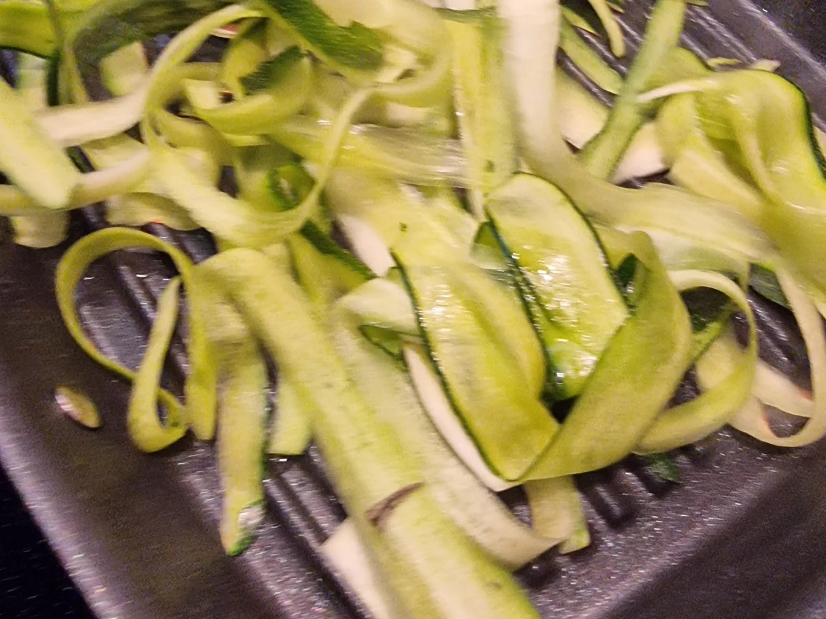 Pizza mit gegrilltem Gemüse - Rezept - Bild Nr. 16780