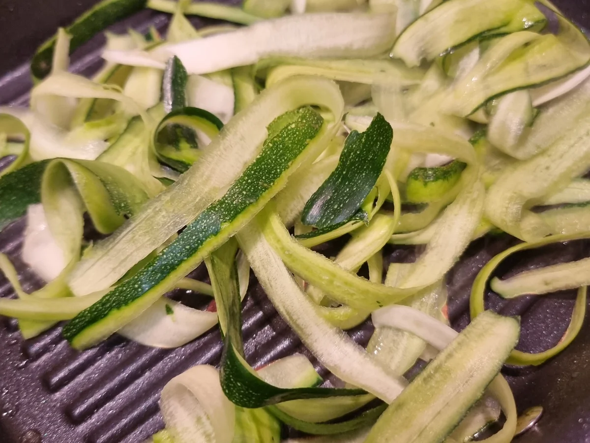 Pizza mit gegrilltem Gemüse - Rezept - Bild Nr. 16781