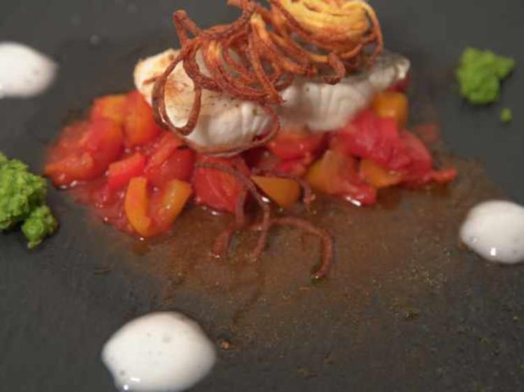 Zander, Gin Tonic Schaum, Paprika Tomate, Erbsenmus und ...