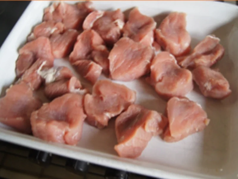 Schweinefiletschnitzel mit Champignon-Rahmsauce, Honig-Bundmöhren und Drillingen - Rezept - Bild Nr. 5