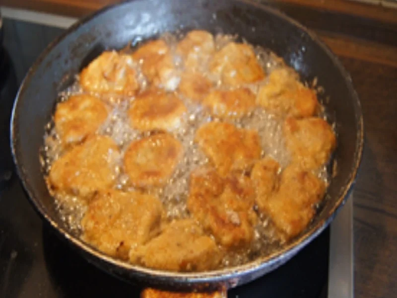 Schweinefiletschnitzel mit Champignon-Rahmsauce, Honig-Bundmöhren und Drillingen - Rezept - Bild Nr. 7