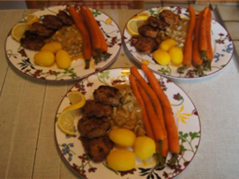 Schweinefiletschnitzel mit Champignon-Rahmsauce, Honig-Bundmöhren und Drillingen - Rezept - Bild Nr. 21