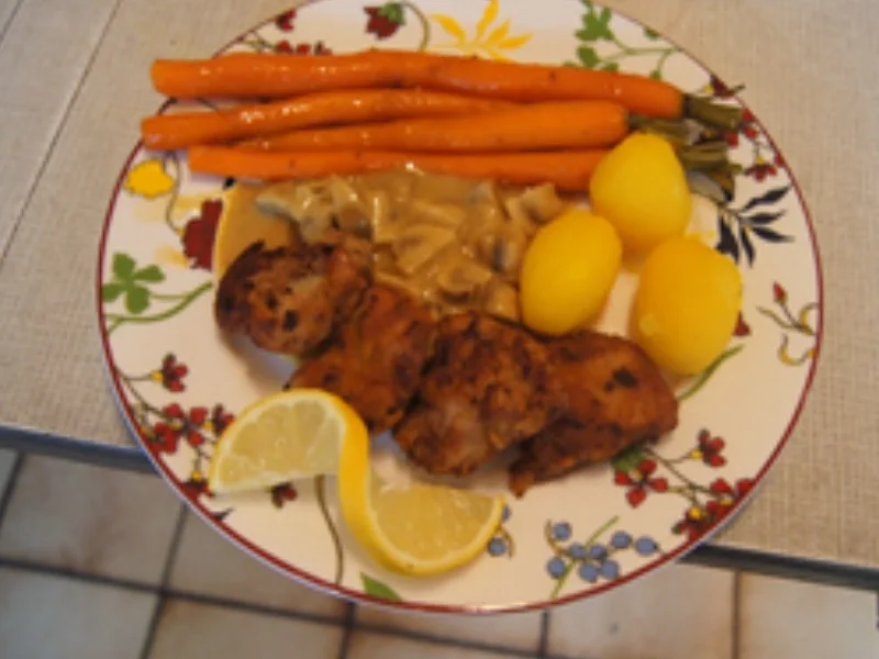 Schweinefiletschnitzel mit Champignon-Rahmsauce, Honig-Bundmöhren und Drillingen - Rezept - Bild Nr. 23