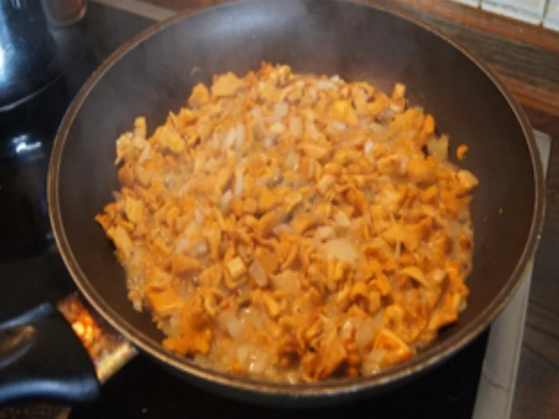 Rezept: Fischfilet mit Rahm-Pfifferlingen und Drillingen Bild Nr. 10 Fischfilet mit Rahm-Pfifferlingen und Drillingen - Rezept - Bild Nr. 10