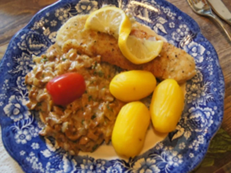 Rezept: Fischfilet mit Rahm-Pfifferlingen und Drillingen Bild Nr. 19 Fischfilet mit Rahm-Pfifferlingen und Drillingen - Rezept - Bild Nr. 19