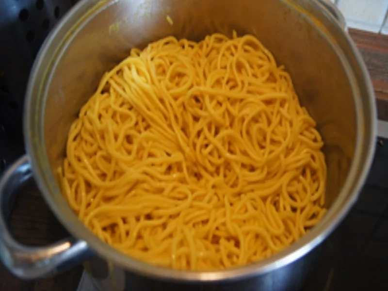 Chinesische Mie-Nudeln mit Ei und Gemüse und frittierten Hähnchenbrustfiletwürfeln - Rezept - Bild Nr. 12