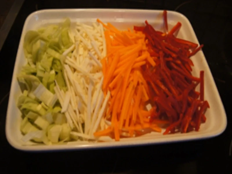 Chinesische Mie-Nudeln mit Ei und Gemüse und frittierten Hähnchenbrustfiletwürfeln - Rezept - Bild Nr. 19